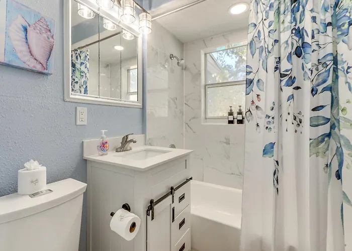 Walk To Beaches & Gulf: Indian Rocks Duplex!