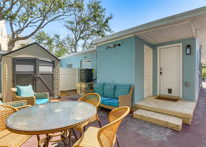 Apartment Walk To Beaches & Gulf: Indian Rocks Duplex! *