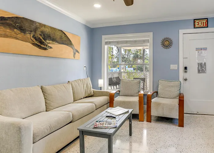 Apartment Walk To Beaches & Gulf: Indian Rocks Duplex! Clearwater Beach