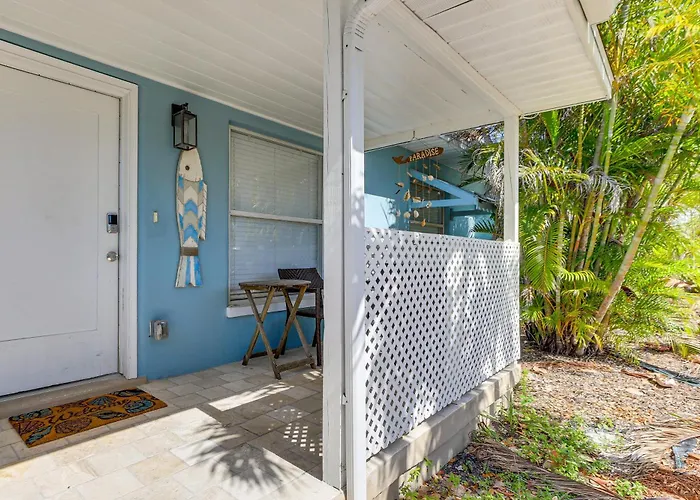 Walk To Beaches & Gulf: Indian Rocks Duplex! *
