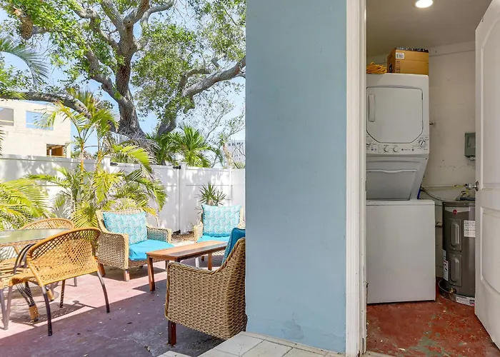 Walk To Beaches & Gulf: Indian Rocks Duplex! Clearwater Beach