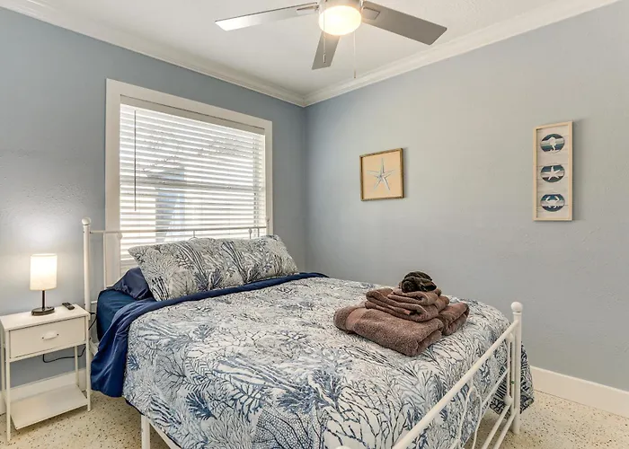 Walk To Beaches & Gulf: Indian Rocks Duplex! Apartment Clearwater Beach
