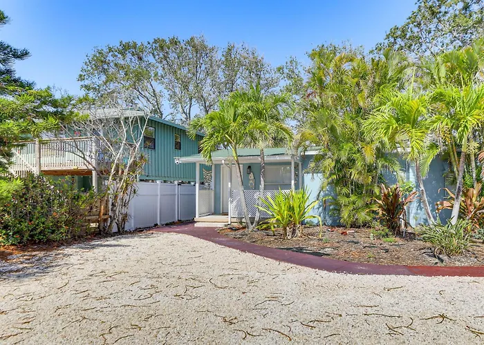 Apartment Walk To Beaches & Gulf: Indian Rocks Duplex! Clearwater Beach