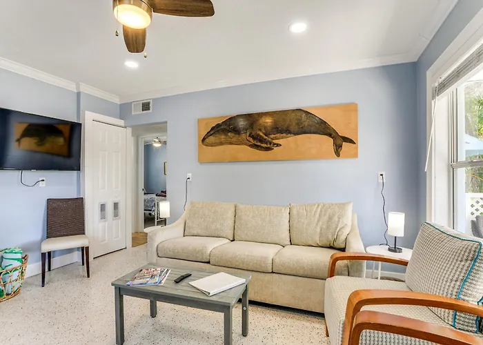 Apartment Walk To Beaches & Gulf: Indian Rocks Duplex! *