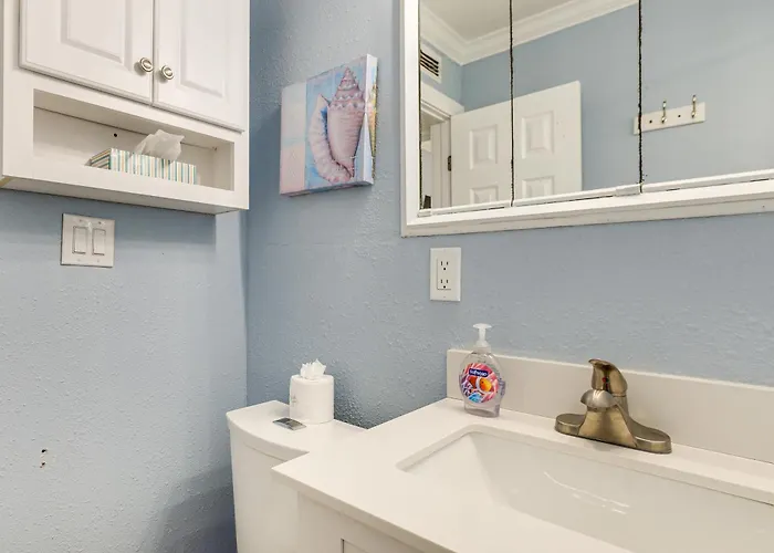Apartment Walk To Beaches & Gulf: Indian Rocks Duplex! Clearwater Beach