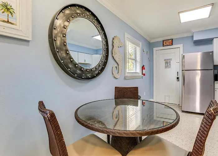 Walk To Beaches & Gulf: Indian Rocks Duplex! Clearwater Beach