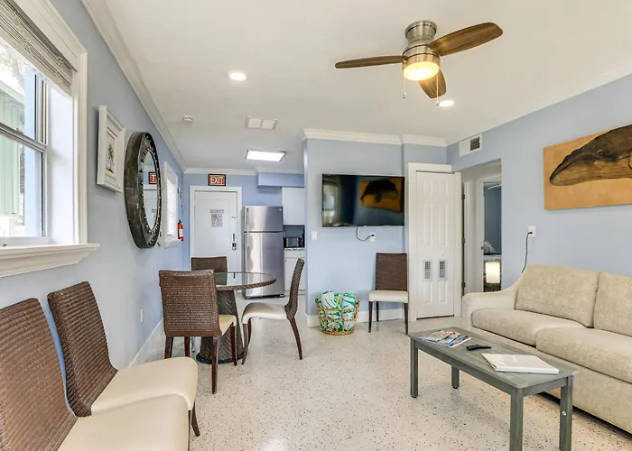 Apartment Walk To Beaches & Gulf: Indian Rocks Duplex!